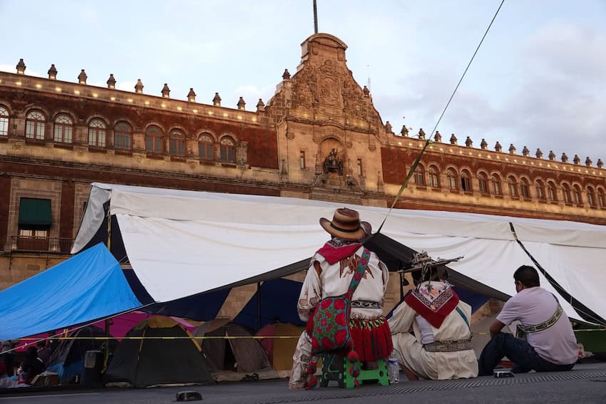 Ingigenous with tents in the Zócalo